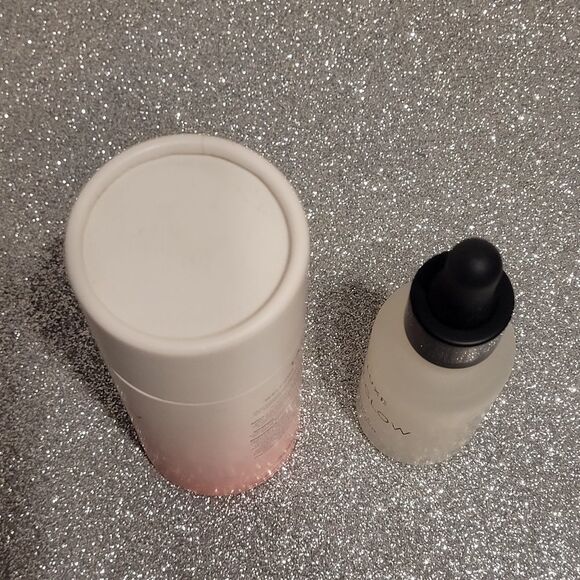 Tan-Luxe Super Glow Hyaluronic Self Tan Serum for a Gradual Tan Face Neck New - Picture 7 of 12